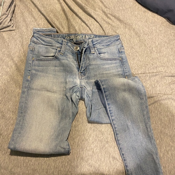 Size 2 AE jeans - Picture 2 of 2